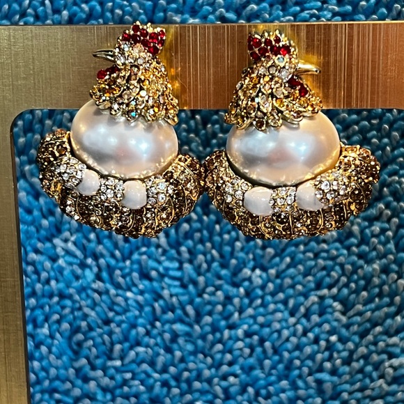 Heidi Daus 🆕 Chicken 🐔 omega pierced earrings - Picture 3 of 5